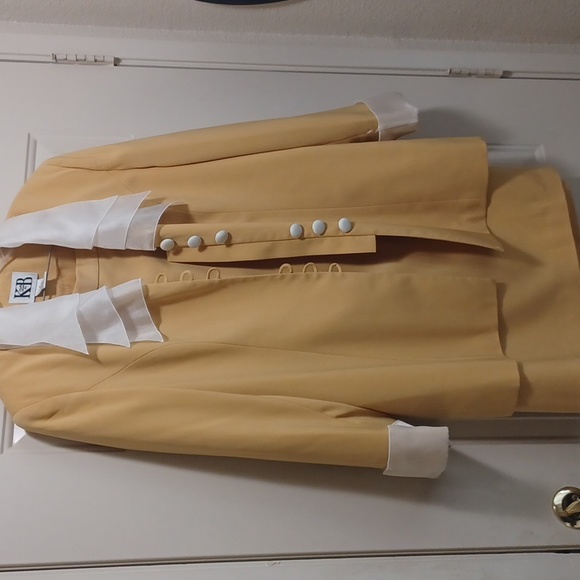 New 2-piece KB suite size 18 - Picture 3 of 4